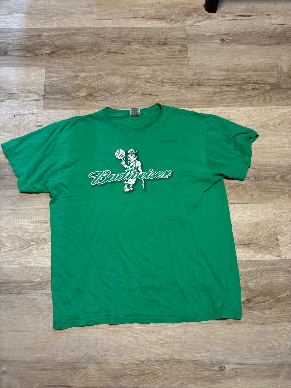 Budweiser Boston Celtic Logo Men's Box T-Shirt